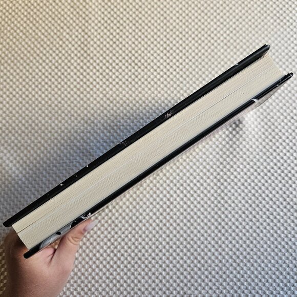 4/$40 The Accountant's Story - Roberto Escobar - Hardcover - Picture 5 of 7